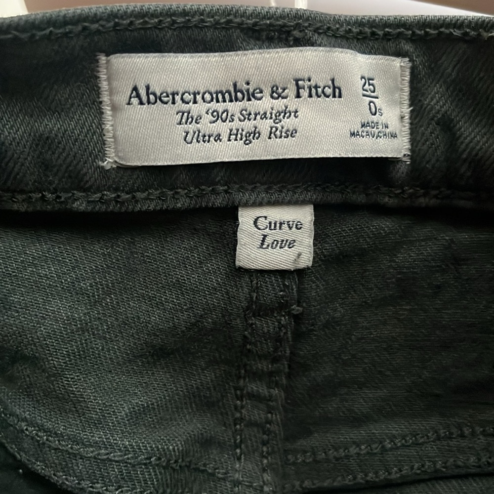 Abercrombie 90’s Straight Ultra High Rise Curve Love size 25/0 Short in Green - Picture 8 of 10